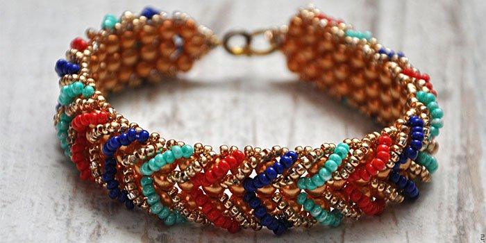 Украшения из бисера