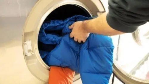 Как стирать куртку на синтепоне в стиральной машине?