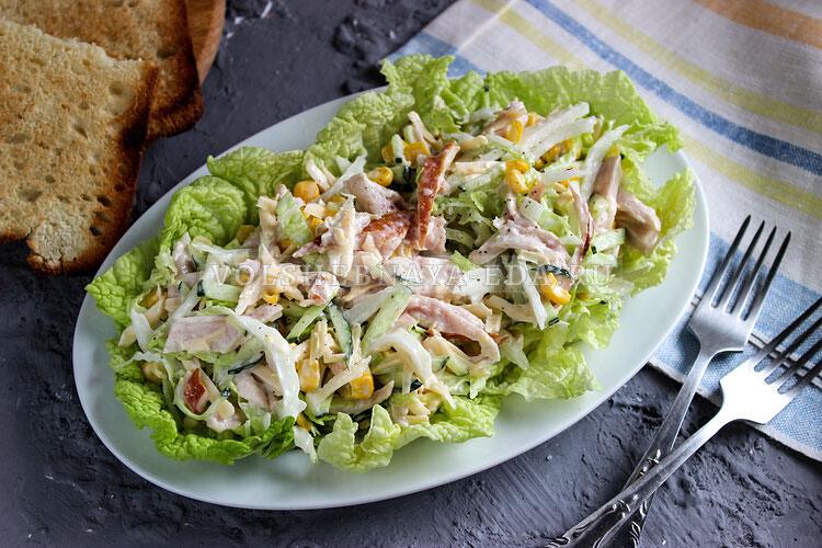 Кусочки курицы с китайской капустой